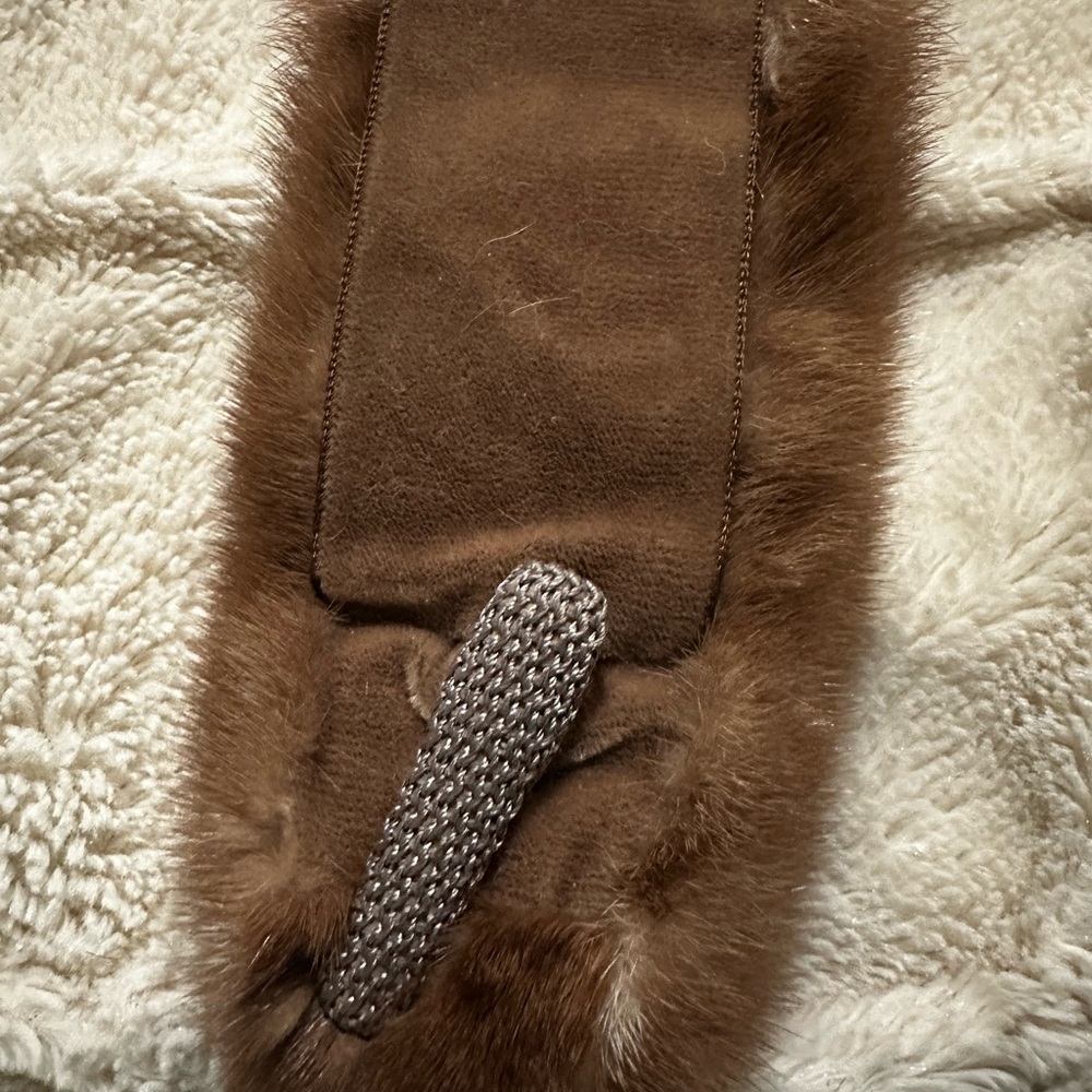 Luxurious Brown Fur Scarf - Picture 6 of 7